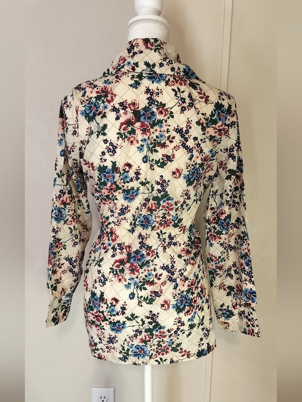 Floral Button-Front Tie-Waist Shirt - Cream with Blue & Red Flowers - Picture 2 of 4